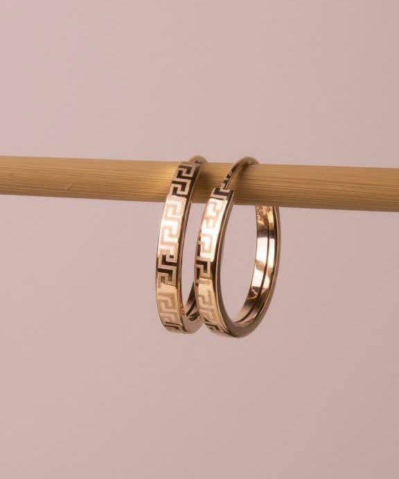 altin-duz-desenli-halka-kupe-1-6-cm-gizli-kilit-34545.jpg