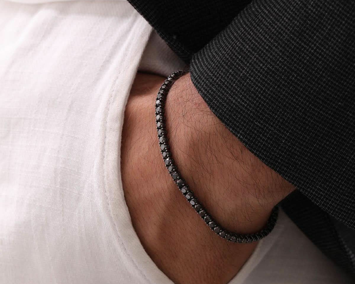 Erkek Takı Modelleri Nasıl Seçilir? Ölçü ve Gramaj Rehberi — 14 Ayar 6.89 Ct Siyah Pırlantalı Erkek Bileklik