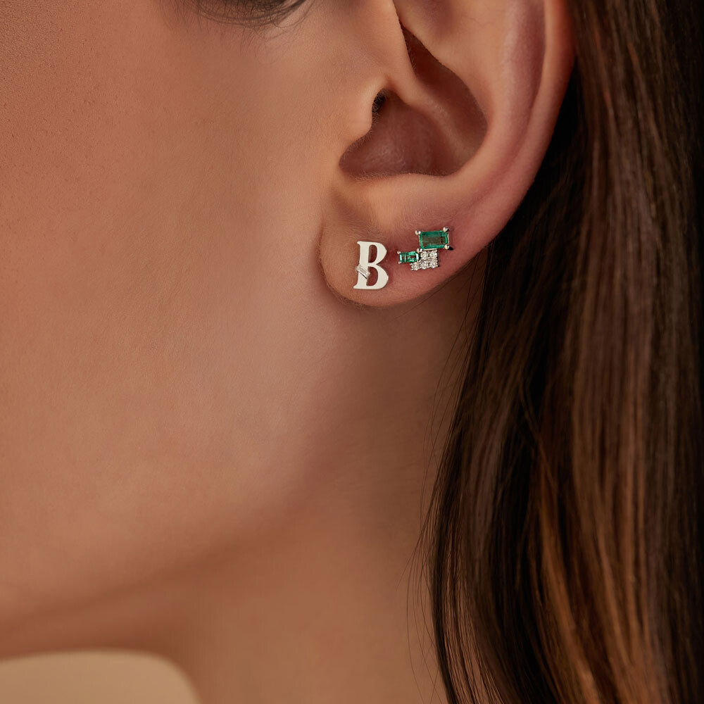 0.66 CT Baget Kesim Zümrüt Taşlı Beyaz Altın Küpe