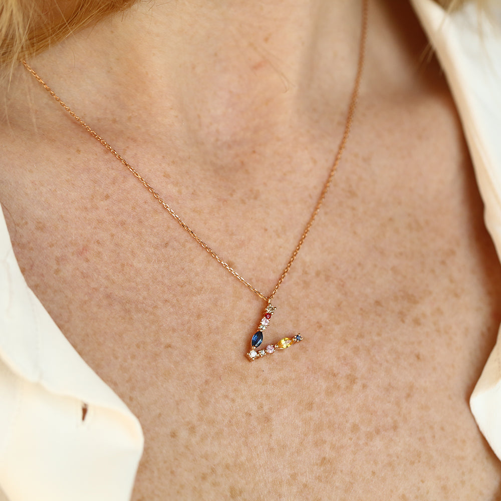 0.69 CT Brown Pırlanta ve Multicolor Safir Taşlı V Harf Kolye