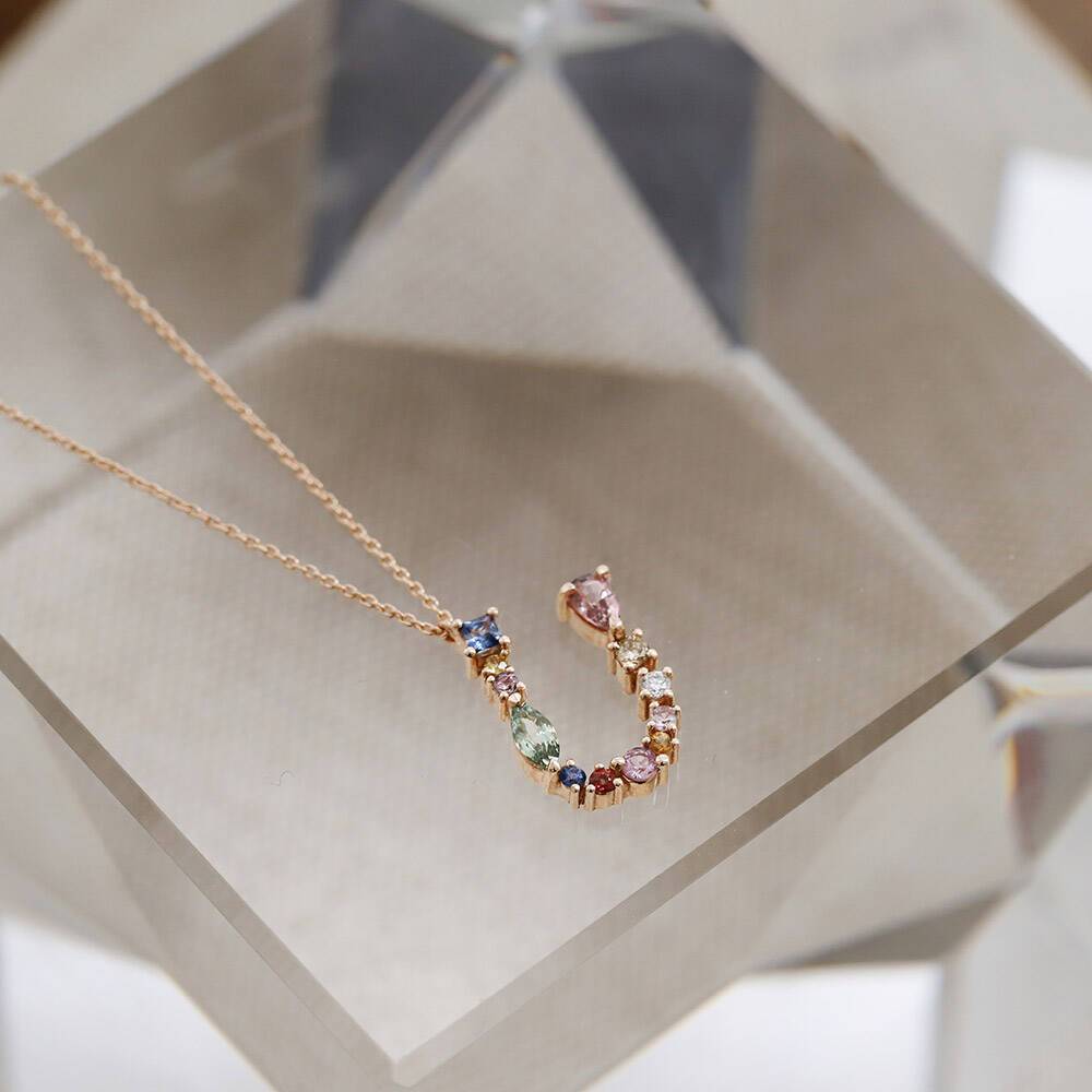 0.83 CT Brown Pırlanta ve Multicolor Safir Taşlı U Harf Kolye
