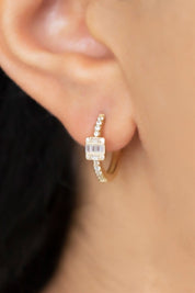 Şık Altın Baget Taşlı Küpe