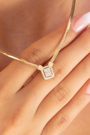 Zarif Baget Taşlı Altın Kolye