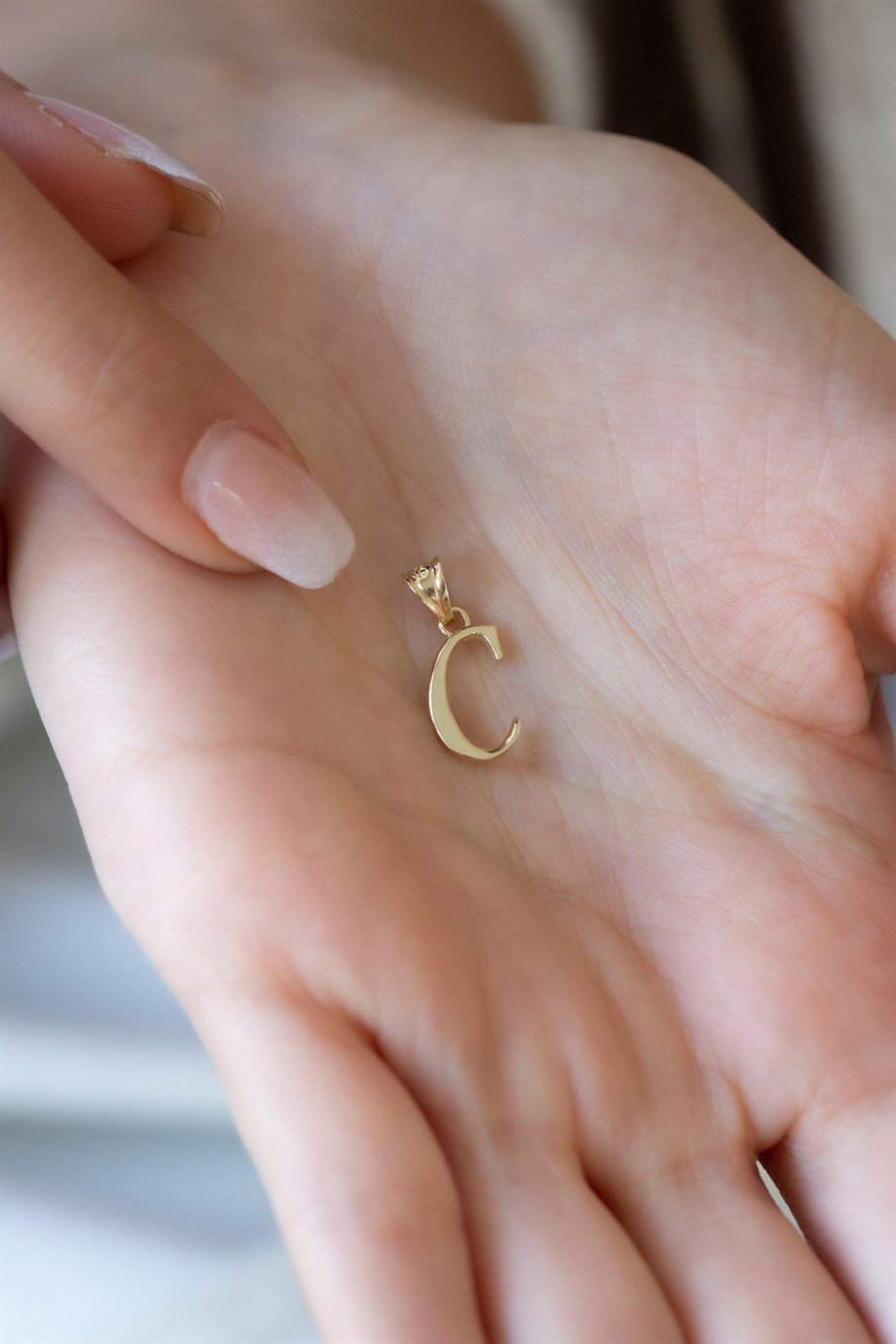 Zarif Harf Uç Model Altın Kolye