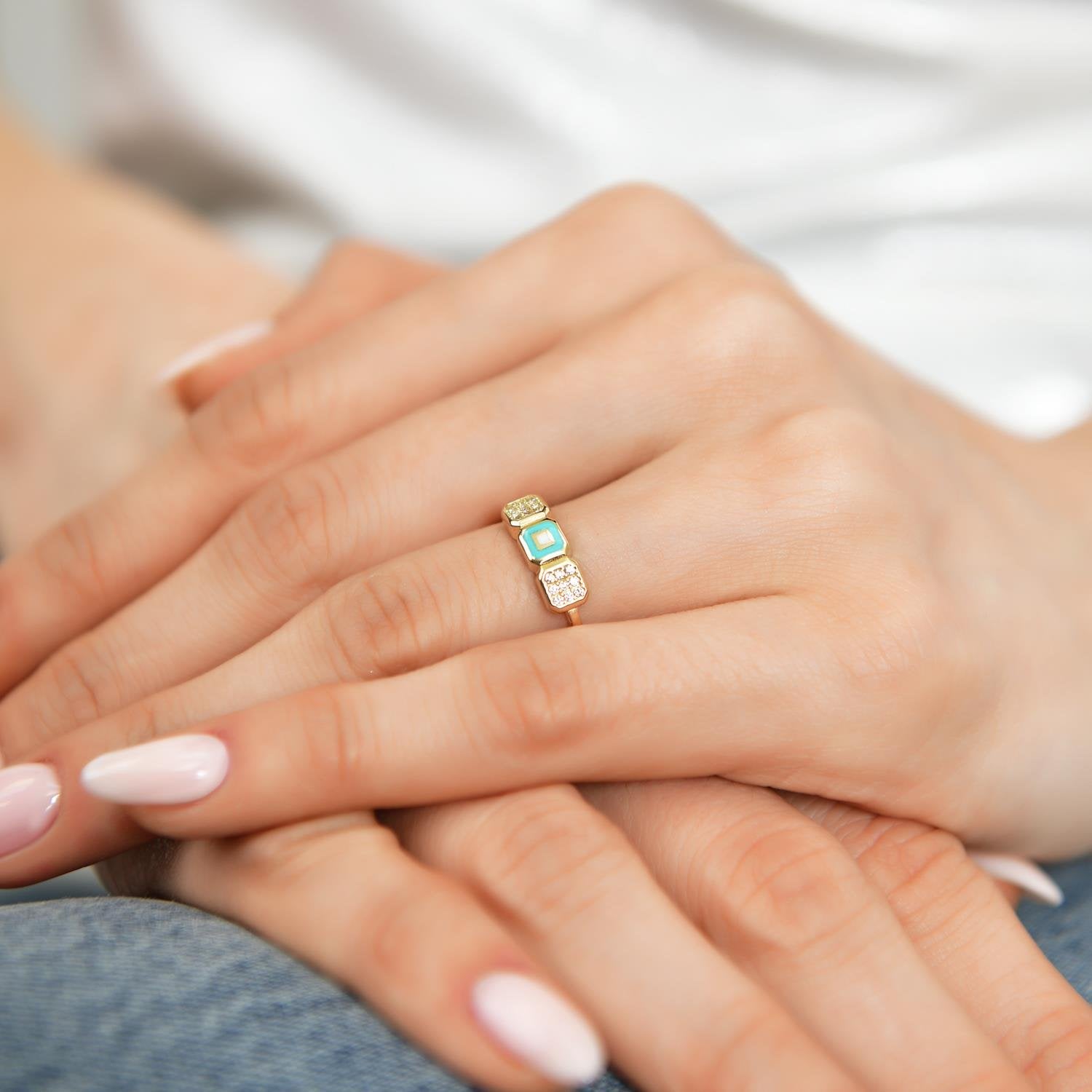 14 Ayar Altın Mine İşlemeli Taşlı Yüzük