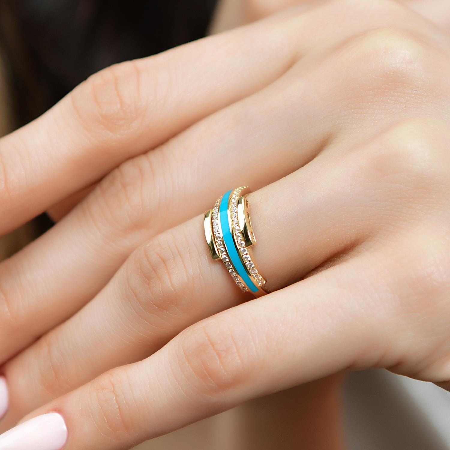 14 Ayar Altın Çizgili Mineli Taşlı Yüzük