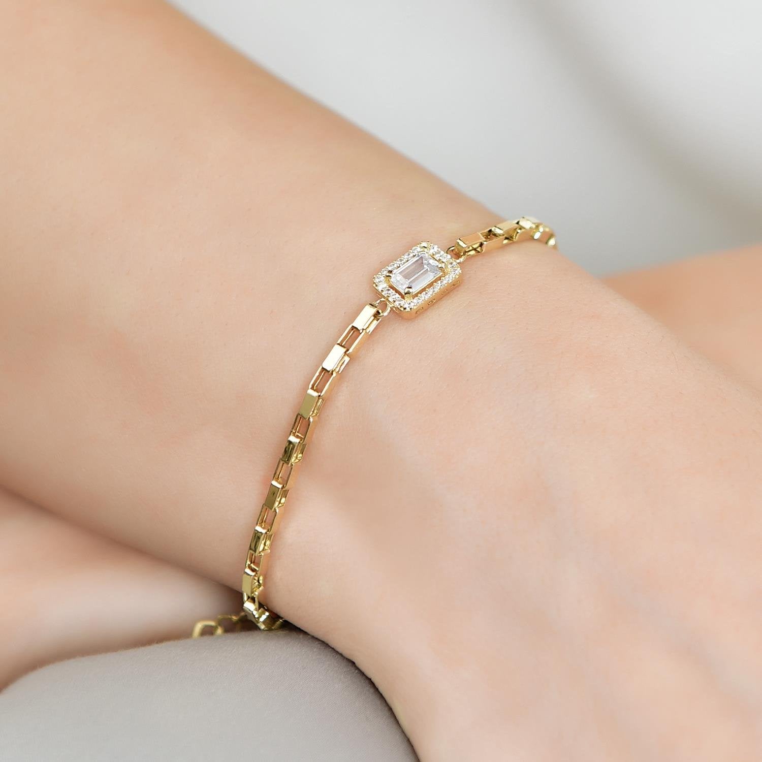 14 Ayar Altın Baget Taşlı Kadın Bileklik