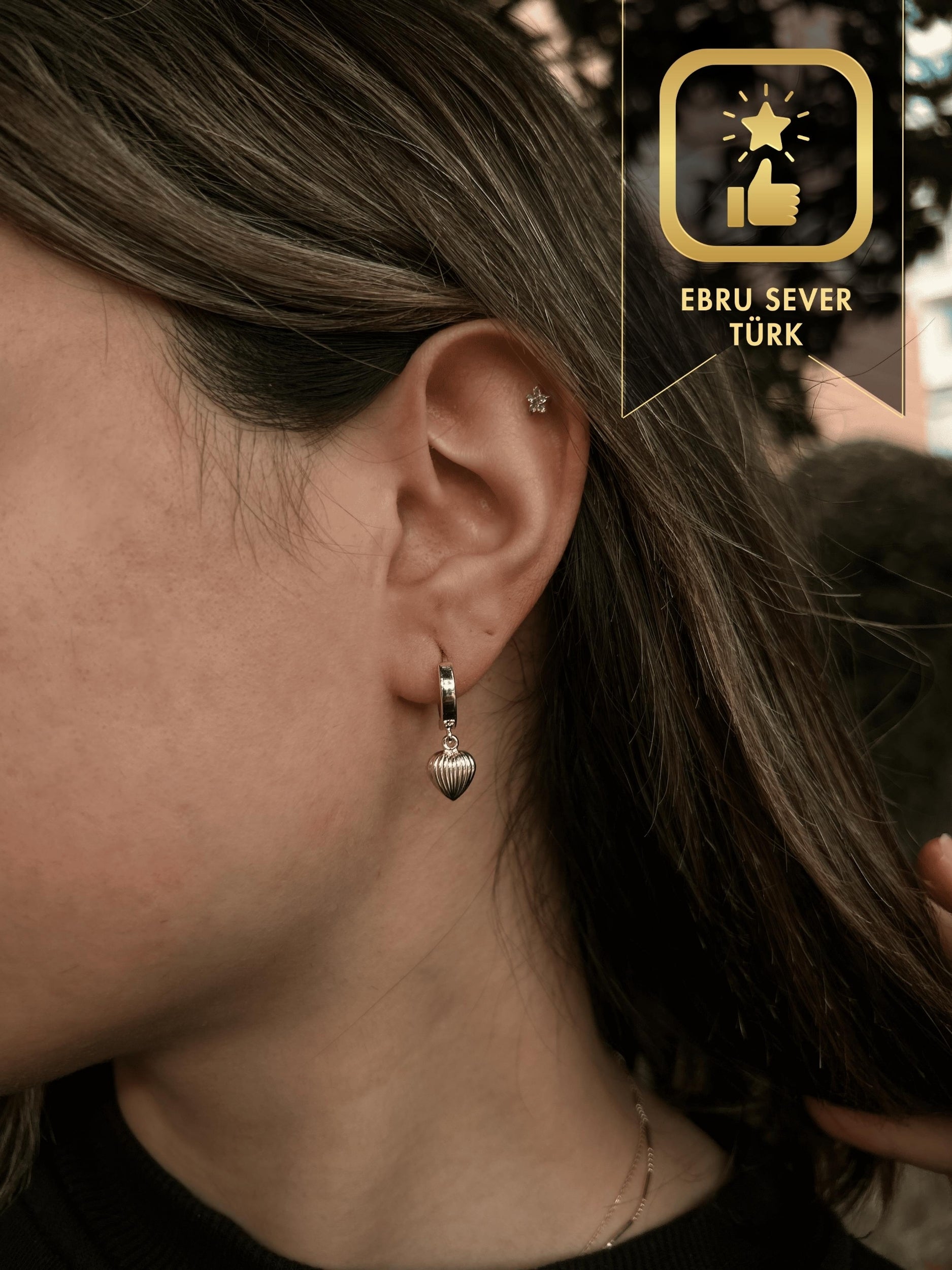 14 Ayar Altın Çizgili Kalp Tasarım Küpe