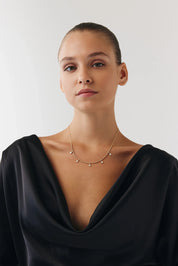 Mineli Taş Detay Yarım Kolye