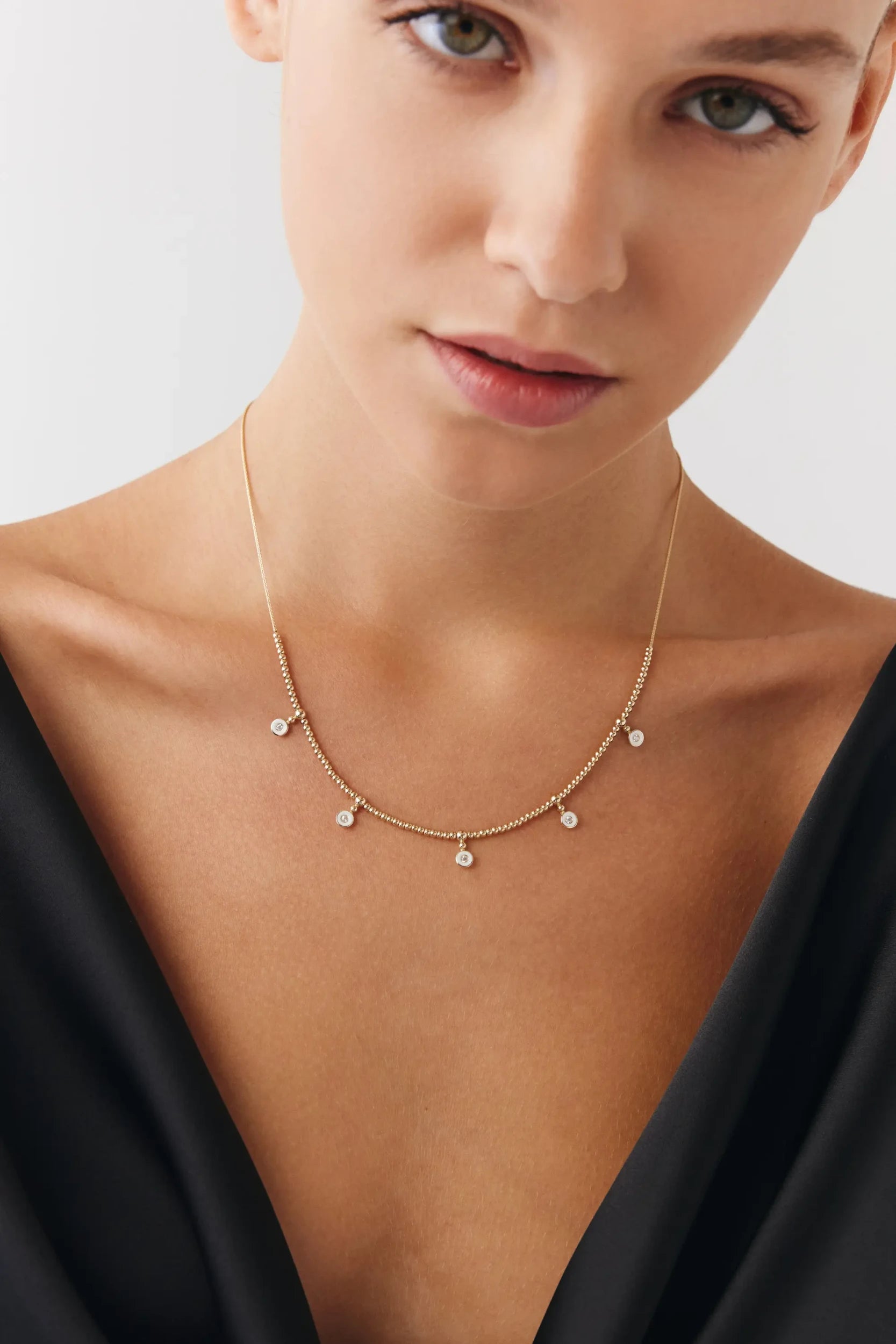 Mineli Taş Detay Yarım Kolye