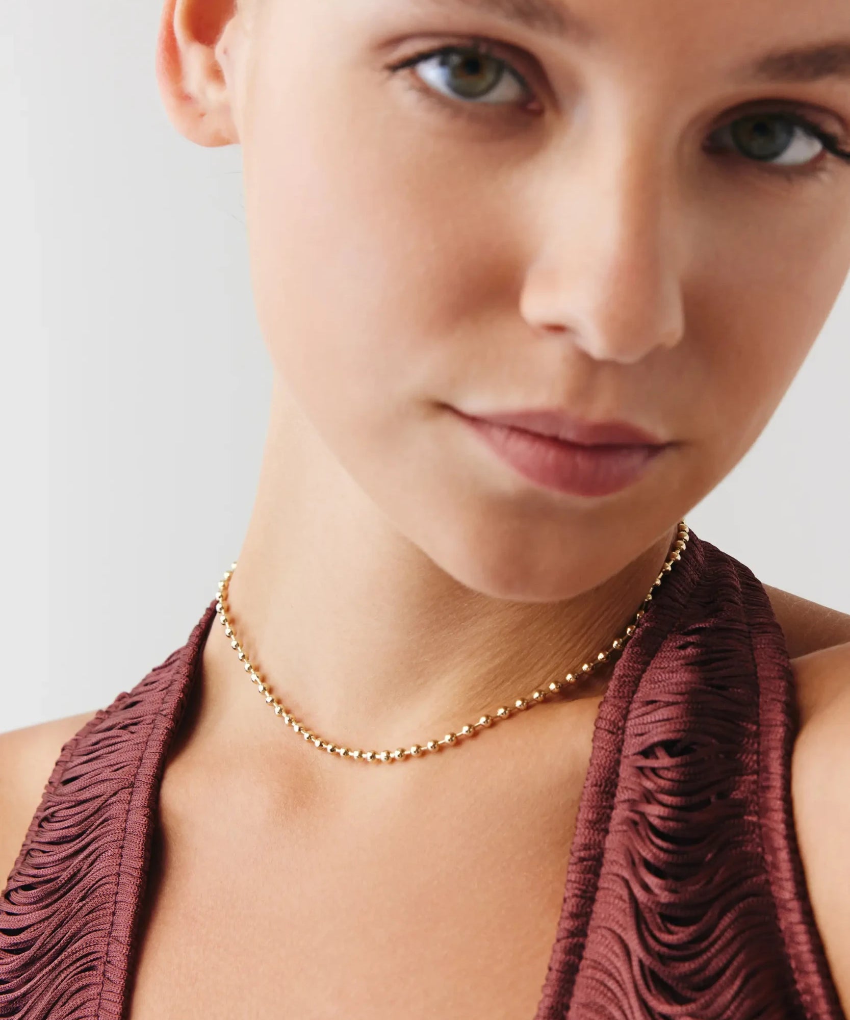 0001743_ultra-minimal-top-choker.webp