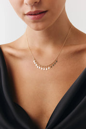 Top Zincir Detay Oval Pullu Shakira Kolye