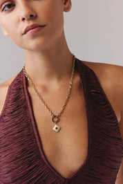 Yuvarlak Kırmızı Taşlı Etnik Madalyon Charm Kolye