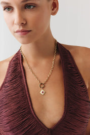 Yuvarlak Kırmızı Taşlı Etnik Madalyon Charm Kolye