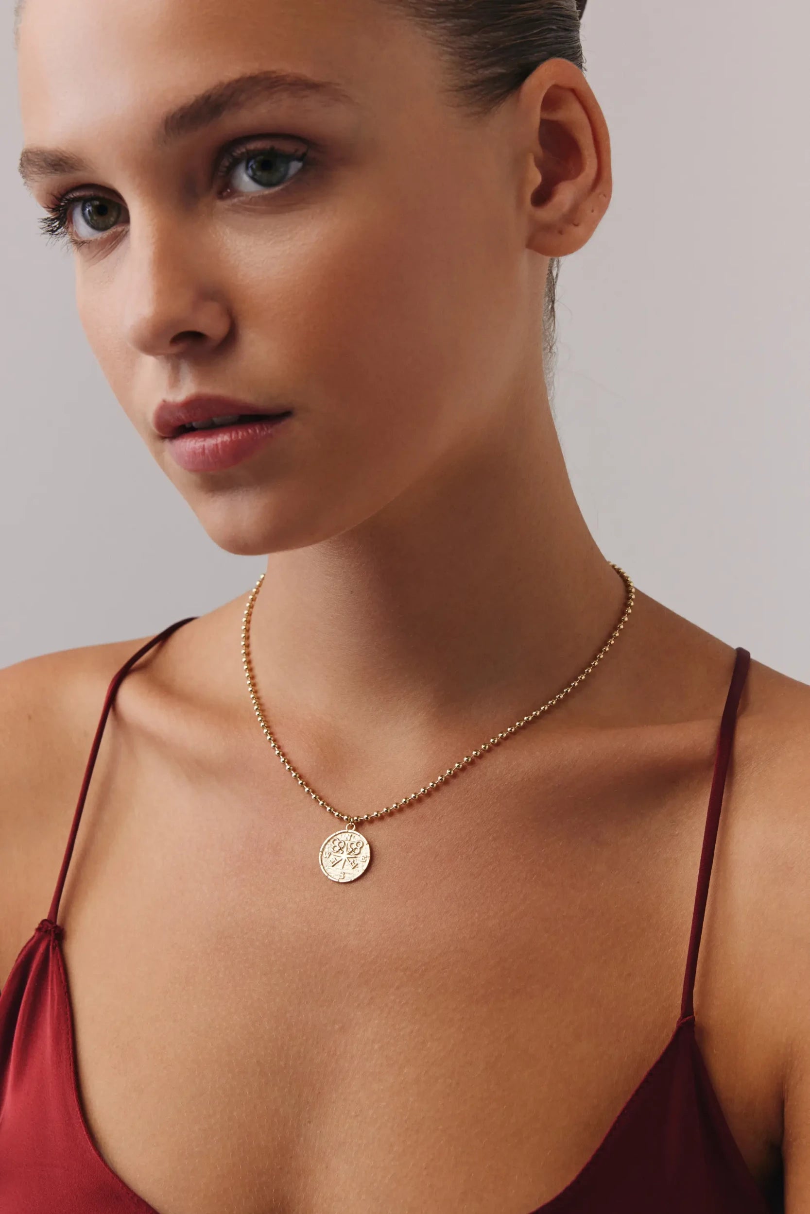 Top Zincir Pusula Kolye