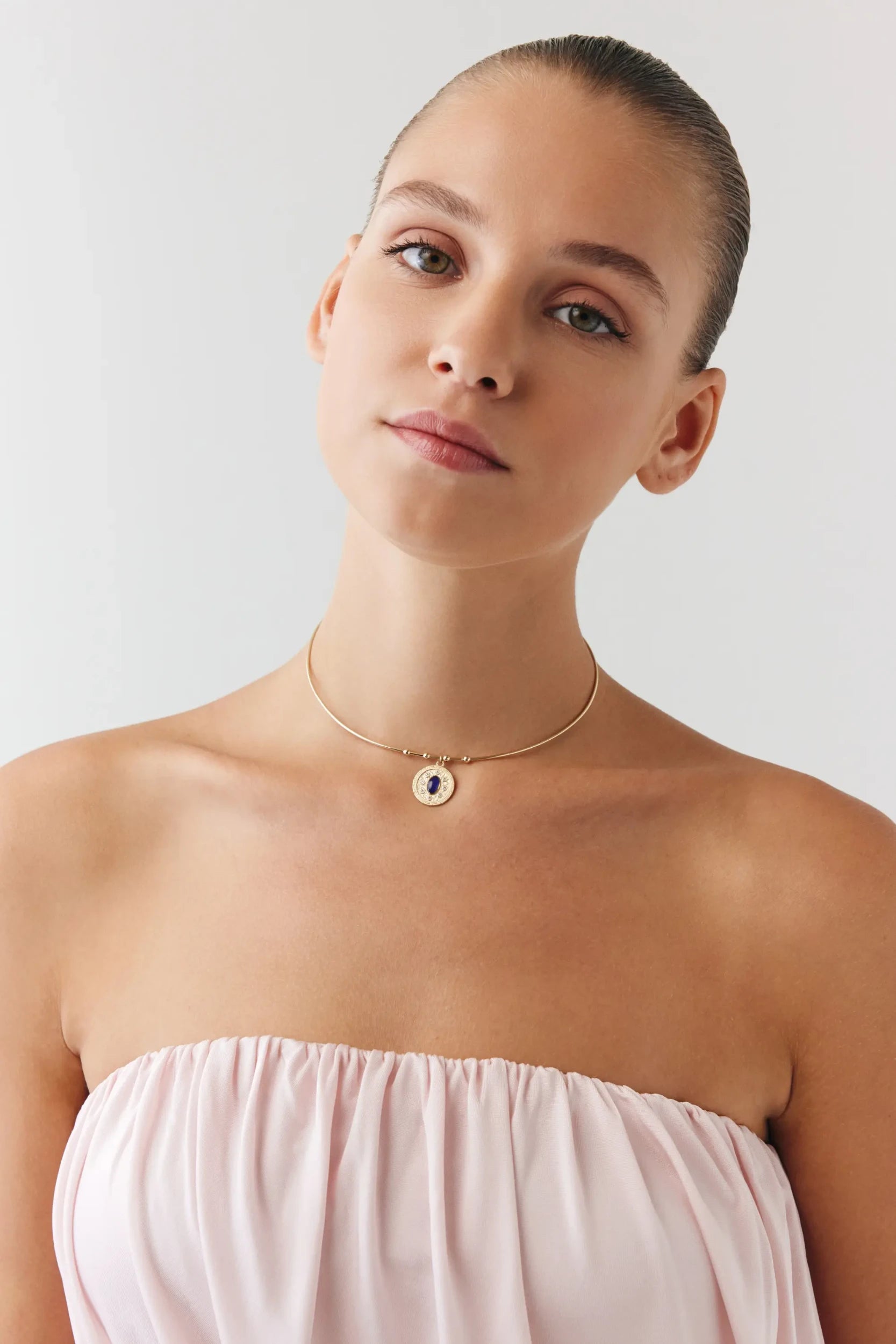 Oval Lacivert Taşlı Madalyon Uç Tel Choker