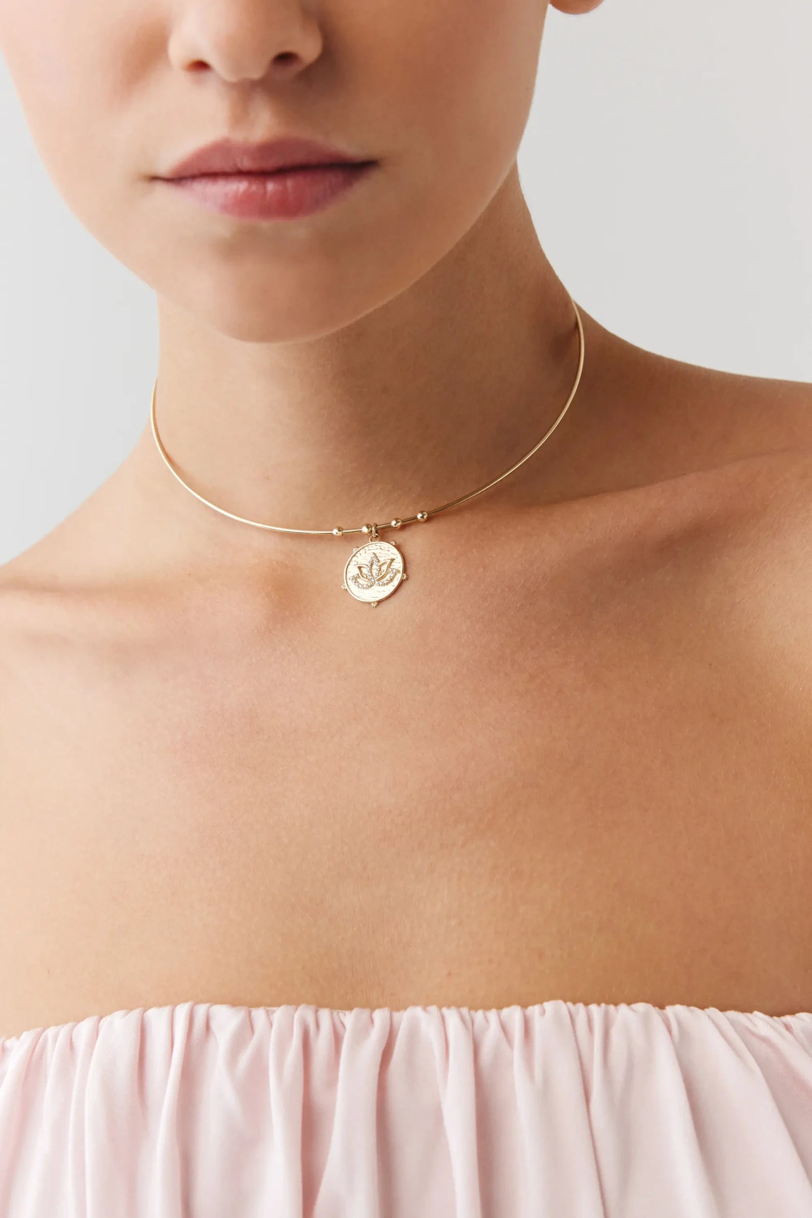 Parıltı Lotus Uç Tel Choker