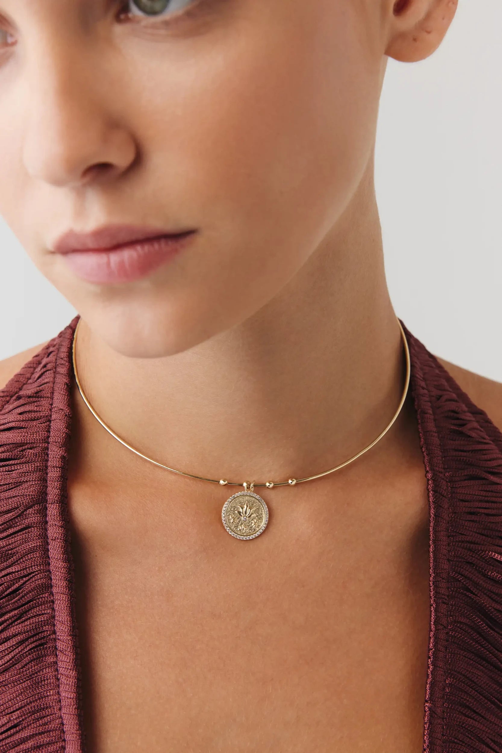 Taşlı Lotus Uçlu Tel Choker