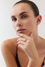 Yuvarlak Kırmızı Taşlı Madalyon Yüzük