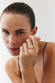 Yuvarlak Mavi Taşlı Madalyon Yüzük