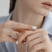 Trigon 0.06 CT Pırlanta Taşlı ve Kırmızı Mineli Rose Altın Yüzük