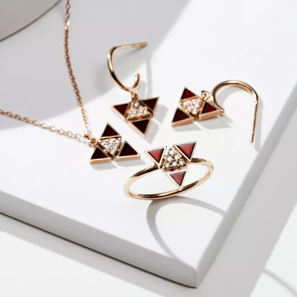 0.06 CT Pırlanta Taşlı ve Kırmızı Mineli Rose Altın Yüzük