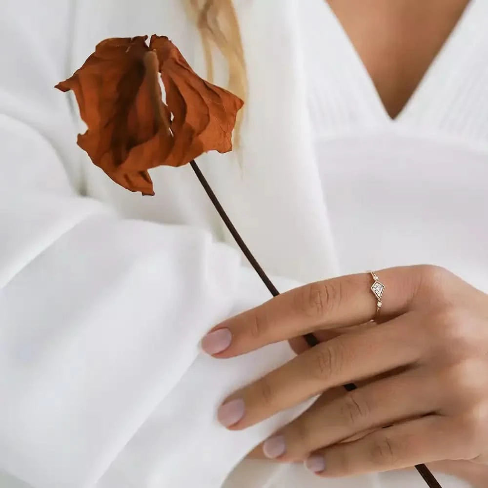 0.10 CT Pırlanta Taşlı Rose Altın Yüzük