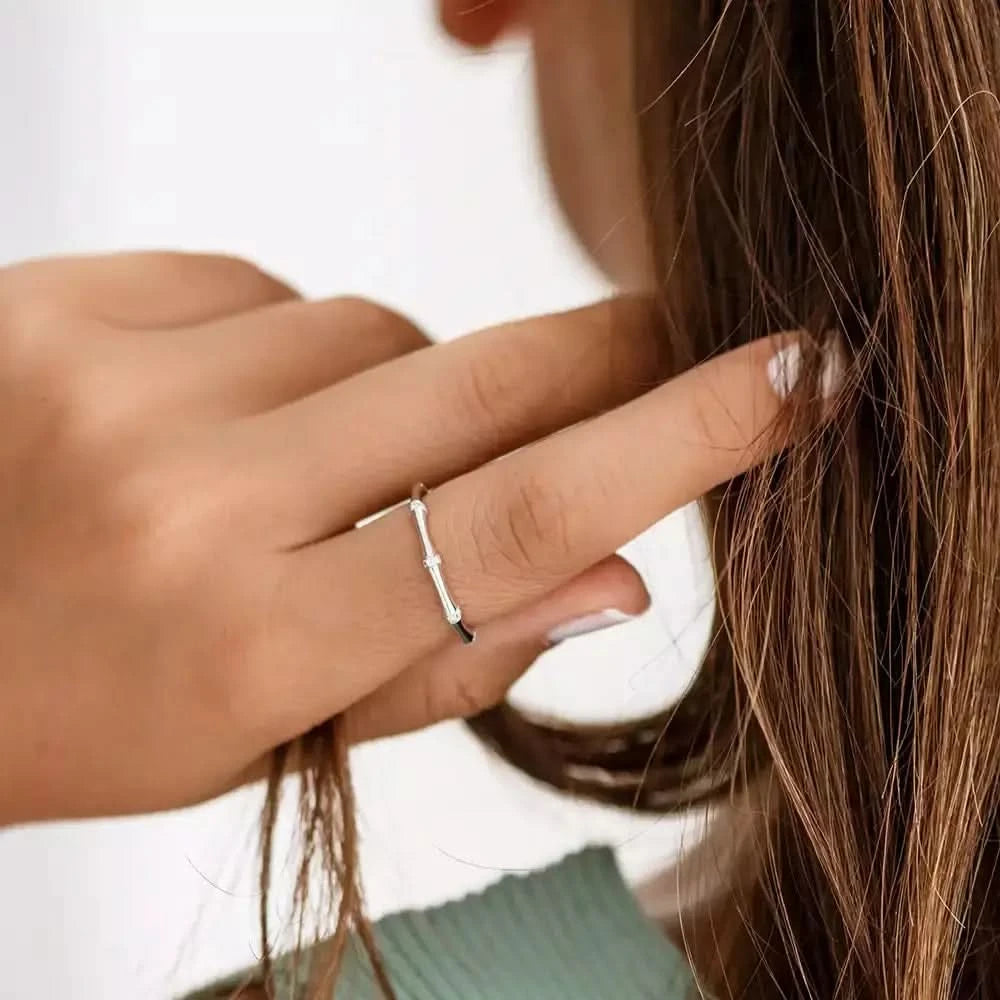 0.12 CT Pırlanta Taşlı Beyaz Altın Kemik Yüzük