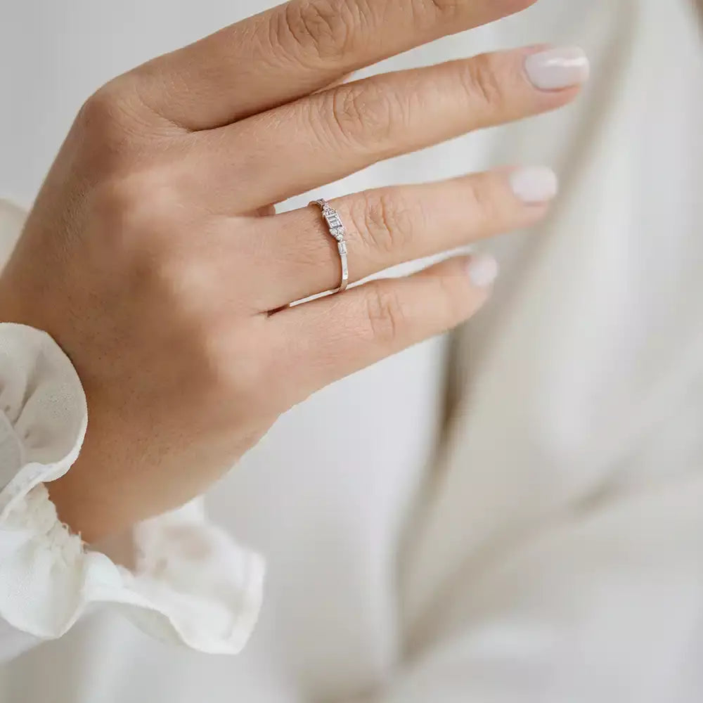 0.19 CT Baget Pırlanta Taşlı Beyaz Altın Yüzük