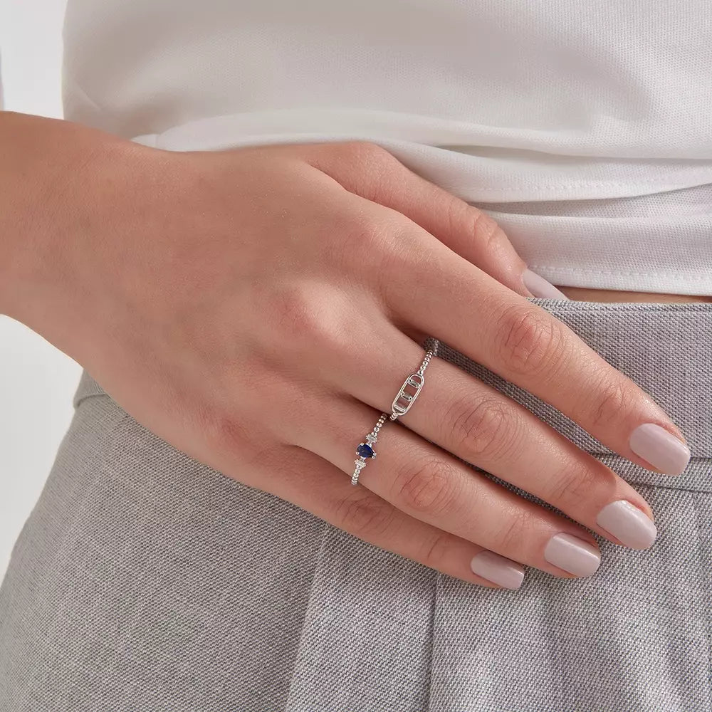 0.29 CT Damla Safir ve Baget Pırlanta Taşlı Beyaz Altın Yüzük