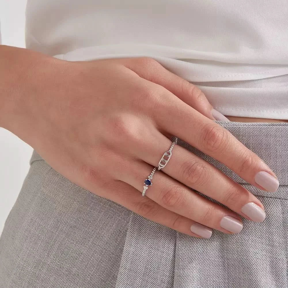 0.29 CT Damla Safir ve Baget Pırlanta Taşlı Beyaz Altın Yüzük