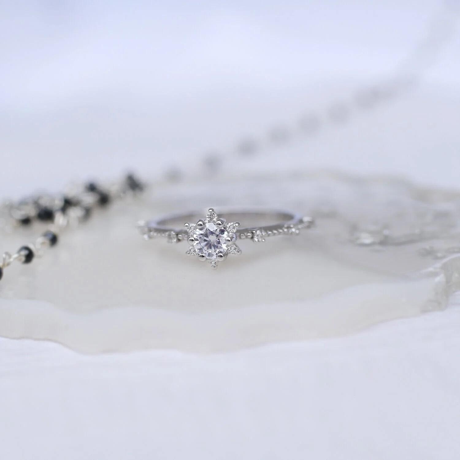 0.35 CT Vintage Özel Tasarım Kar Tanesi Pırlanta Yüzük