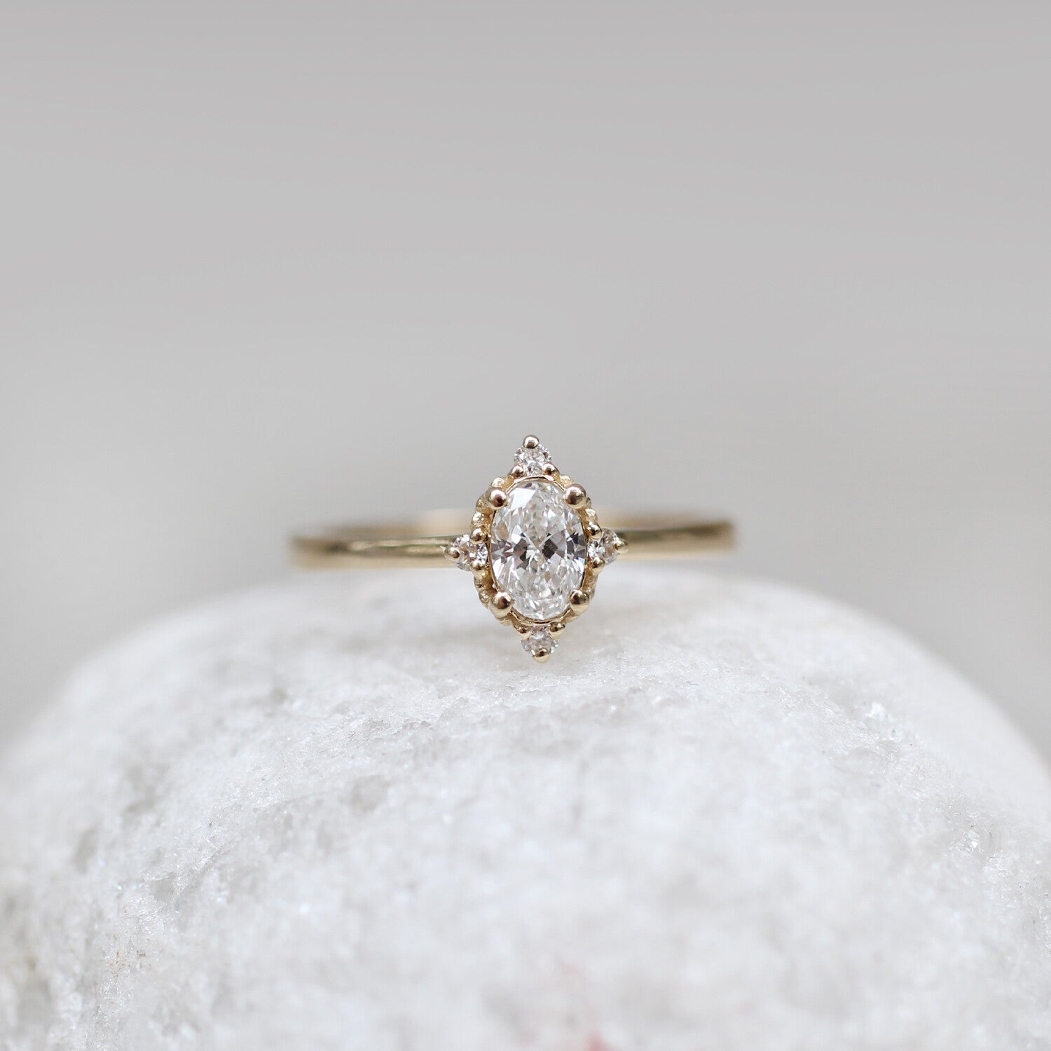 0.35 Karat Özel Tasarım Mini Selius Pırlanta Yüzük