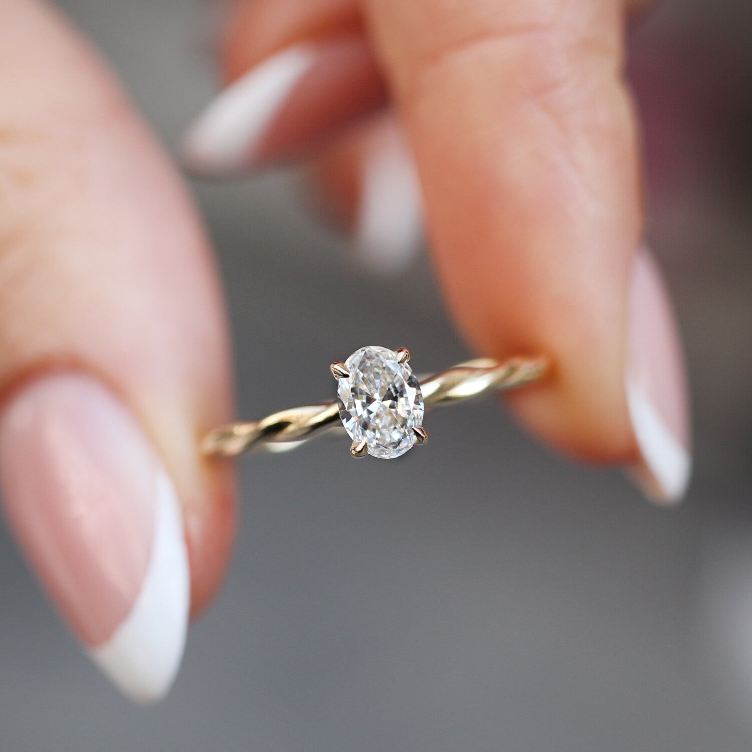 0.40 CT D VS1 GIA Özel Tasarım Oval Pırlanta Burgu Yüzük