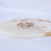 0.40 Karat Vintage Oval Asimetri Pırlanta Yüzük