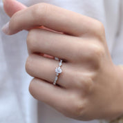 0.42 CT F VS1 HRD Sertifikalı Vintage Oval Pırlanta Yüzük