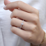 0.42 CT F VS1 HRD Sertifikalı Vintage Oval Pırlanta Yüzük