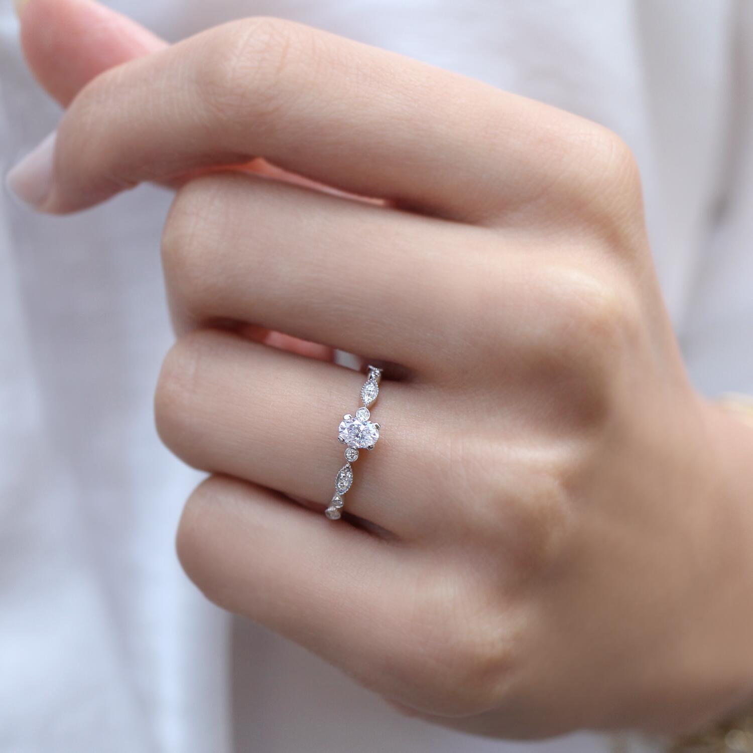 0.42 CT F SI2 HRD Sertifikalı Vintage Oval Pırlanta Yüzük