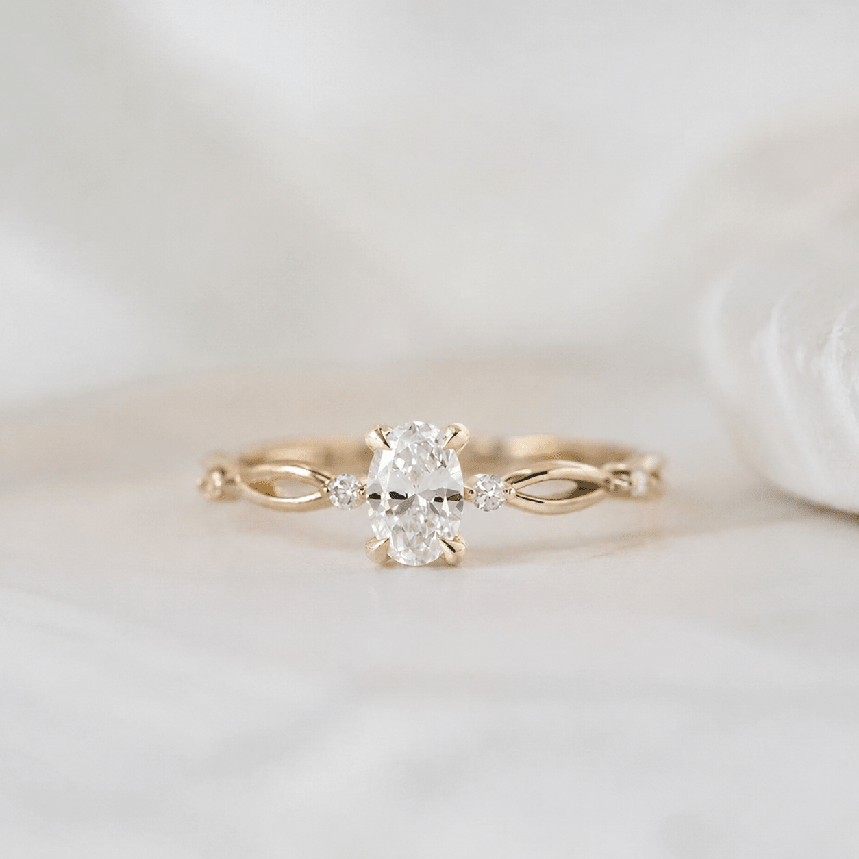 0.45 Karat E SI2 GIA Sertifikalı Vintage Tasarım Nina Oval Pırlanta Yüzük