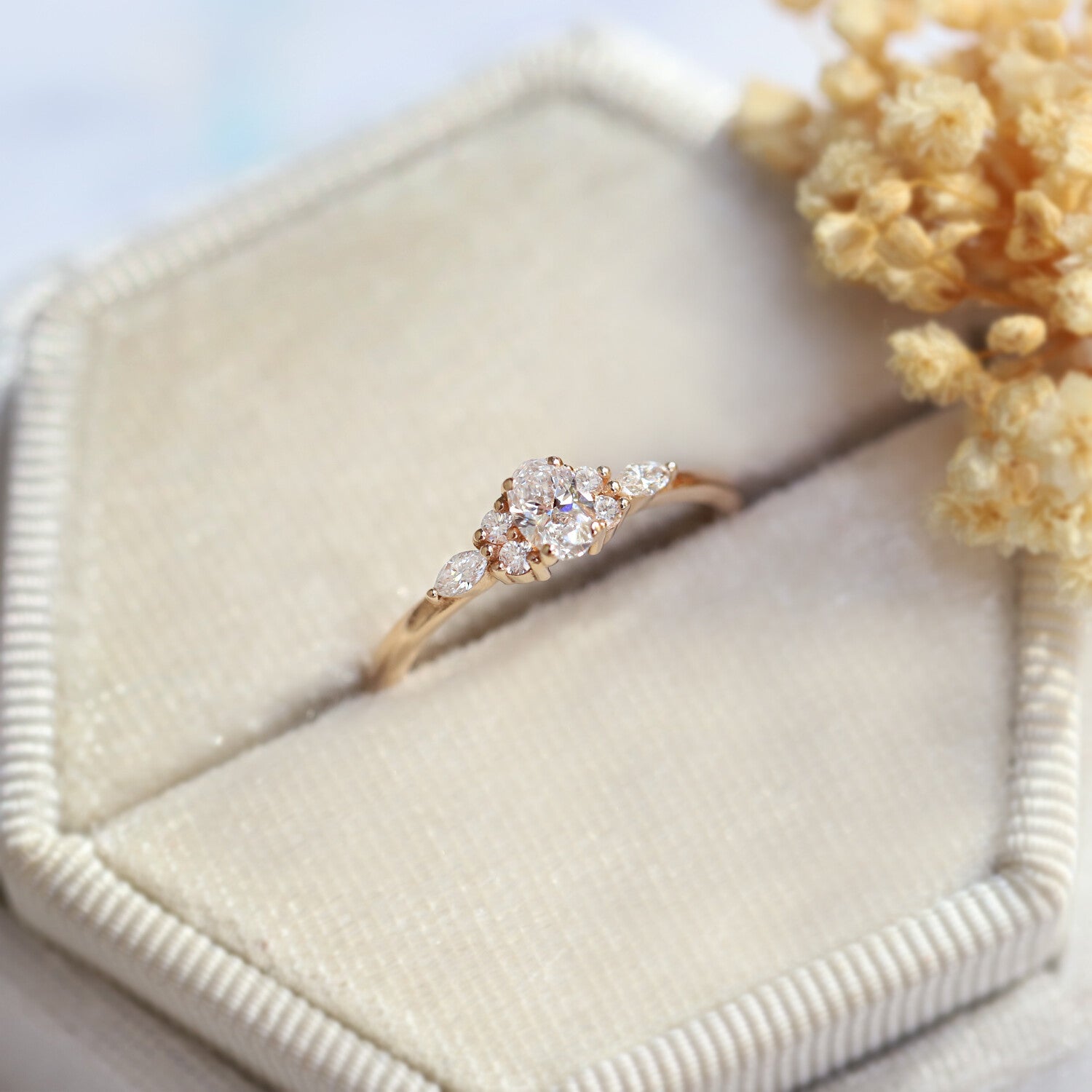 0.45 Karat H SI2 HRD Özel Tasarım Larissa Oval Pırlanta Yüzük