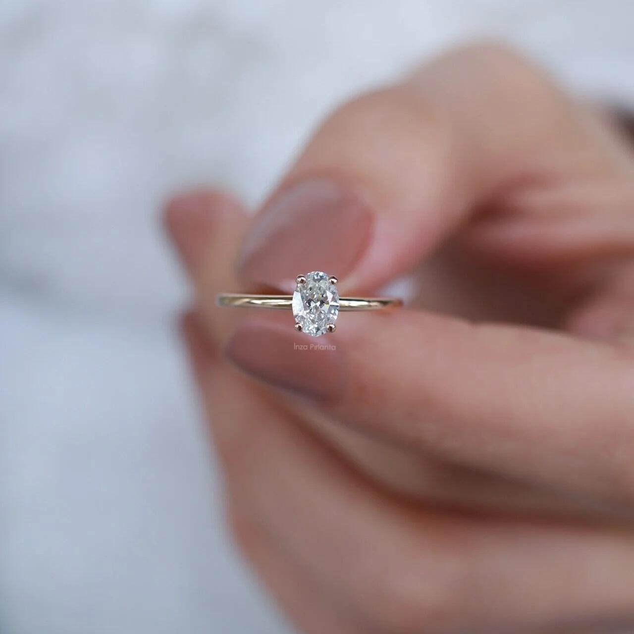 0.50 Karat Pırlanta Oval Tektaş Yüzük