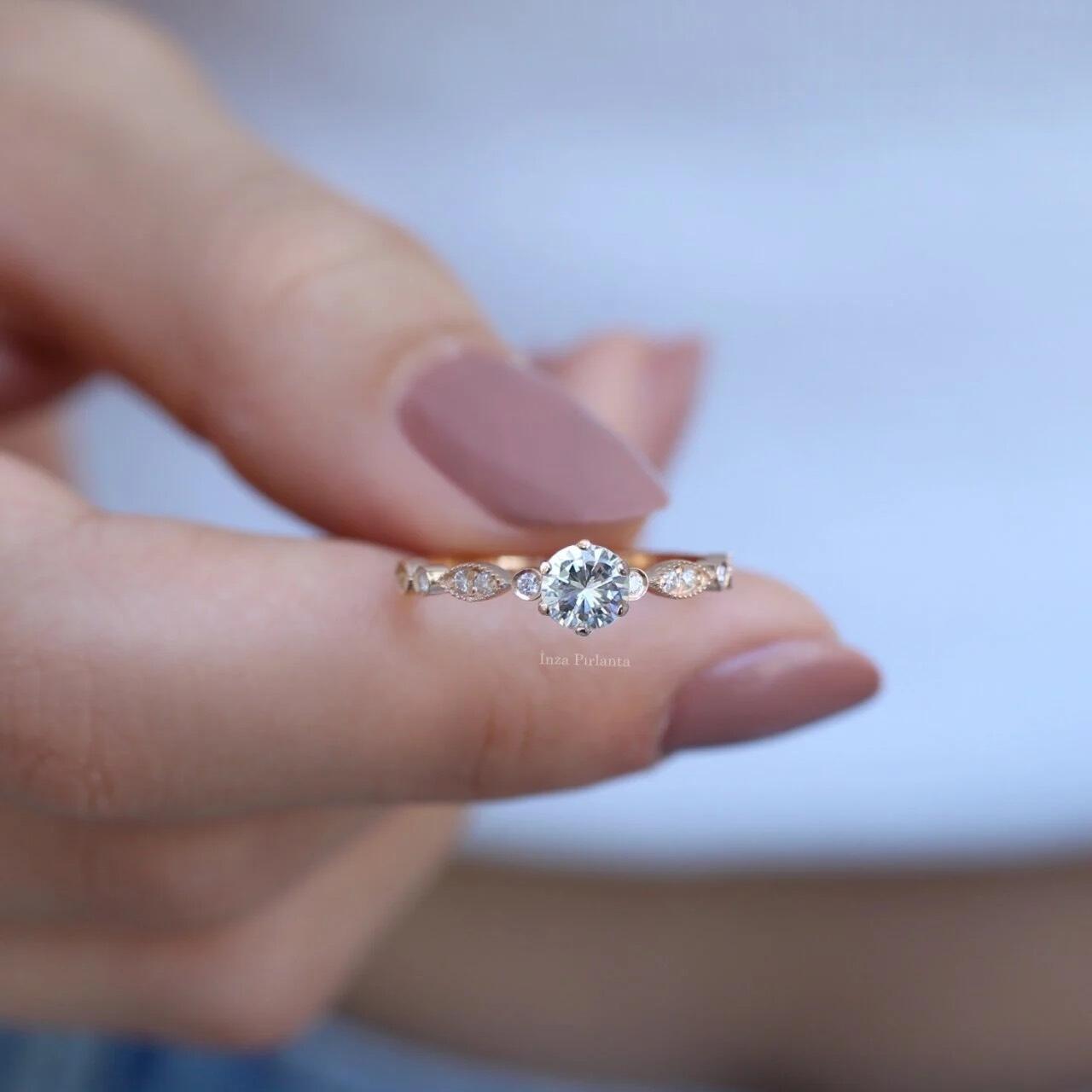 0.52 CT F VS2 HRD Sertifikalı Vintage Tasarım Pırlanta Tektaş Yüzük