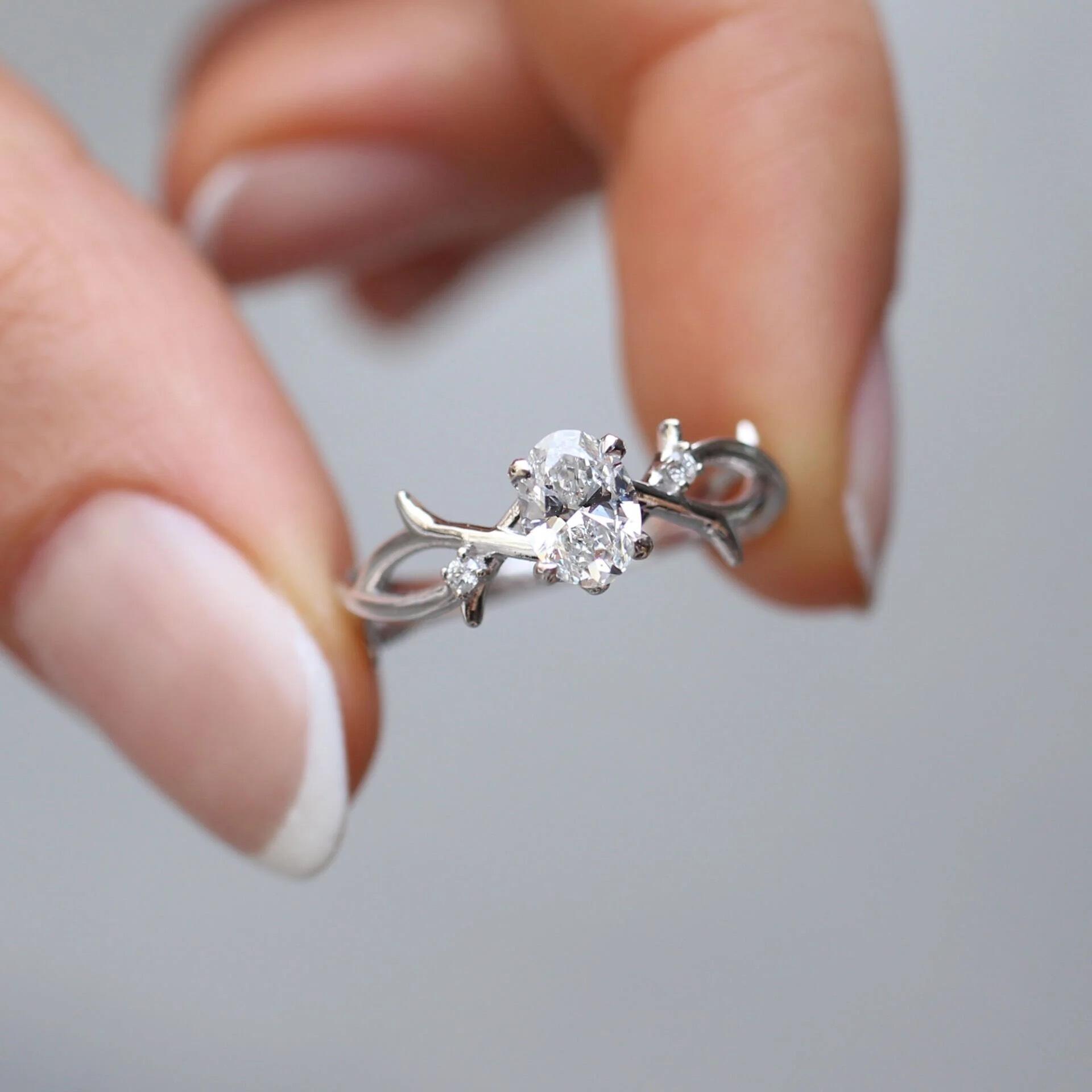 0.52 Karat Özel Tasarım Pırlanta Dal Tektaş Yüzük