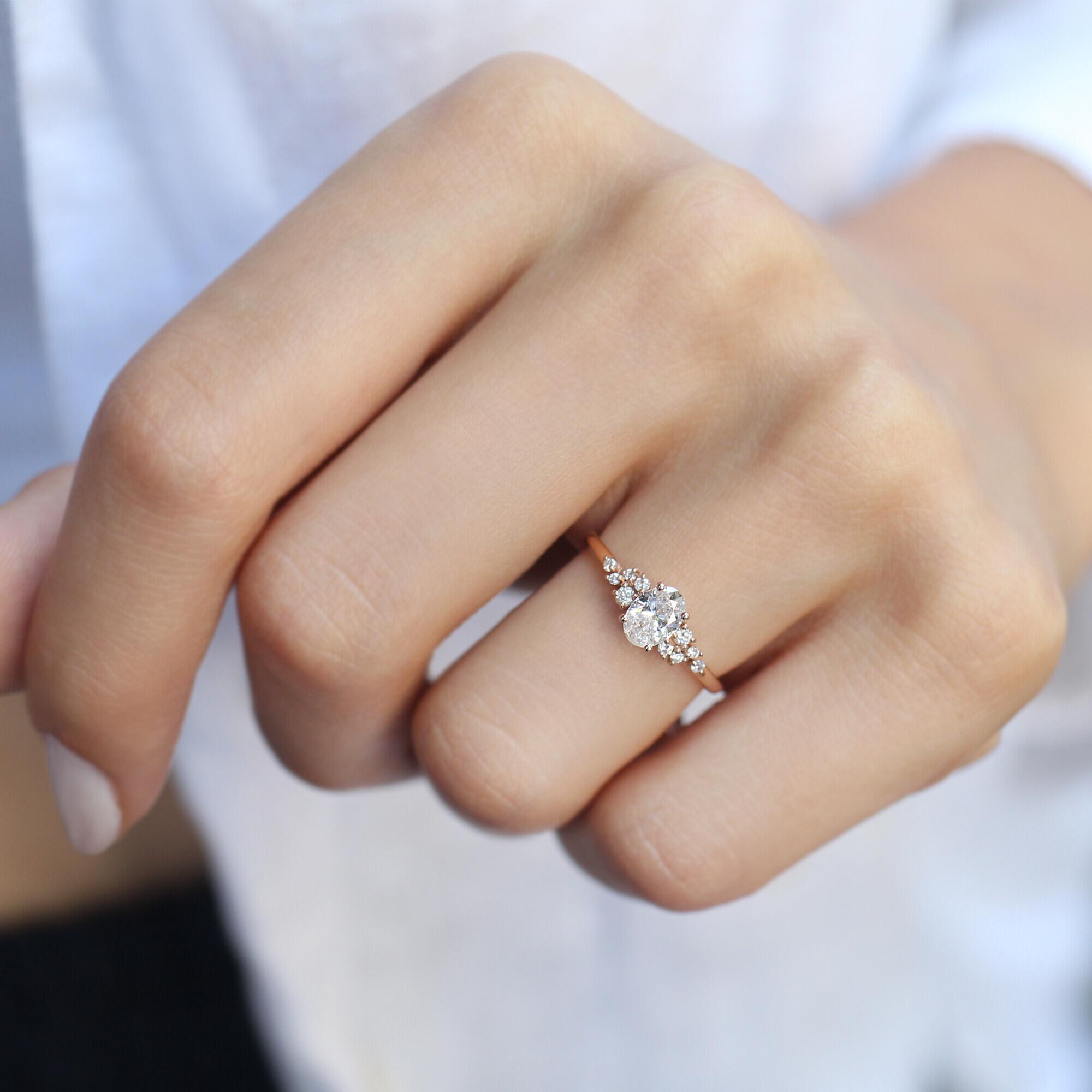 0.60 CT E  SI2 GIA  Sertifikalı Oval Asimetri Pırlanta Yüzük