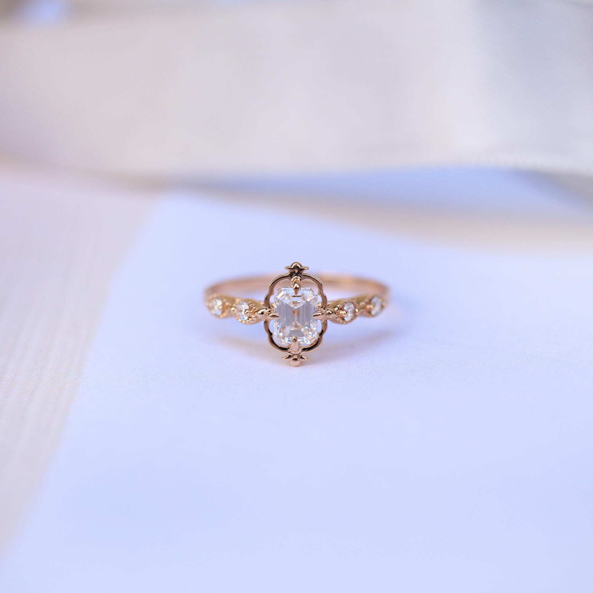 0.60 CT F SI2 HRD Sertifikalı Emerald Pırlanta Vintage Aria Yüzük