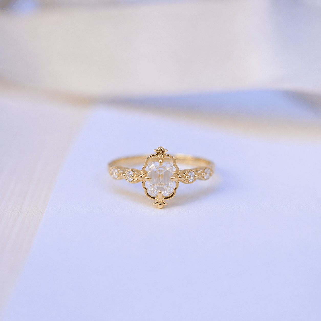0.60 Karat F SI2 HRD Sertifikalı Emerald Pırlanta Vintage Aria Yüzük