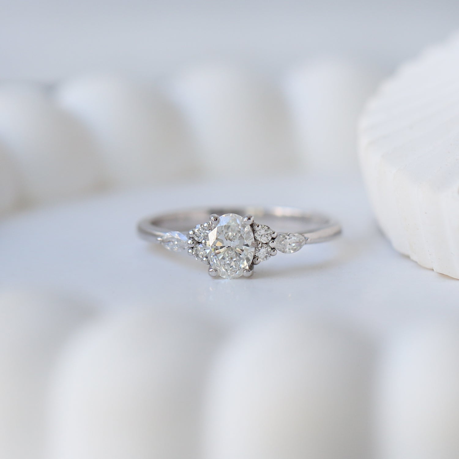 0.65 CT HRD Sertifikalı Özel Tasarım Larissa Oval Pırlanta Yüzük