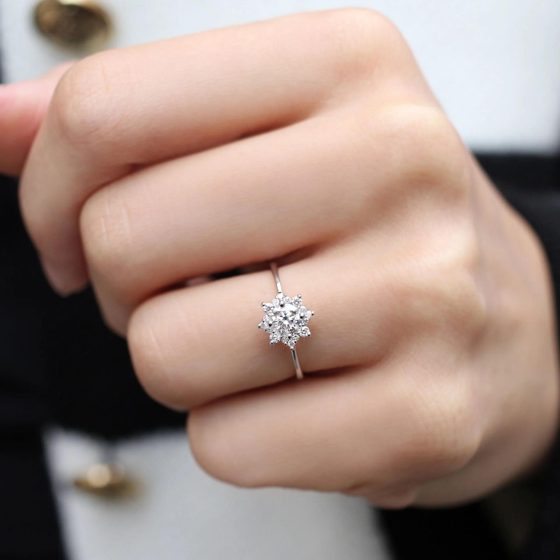 0.65 CT Vintage Özel Tasarım Kar Tanesi Pırlanta Yüzük