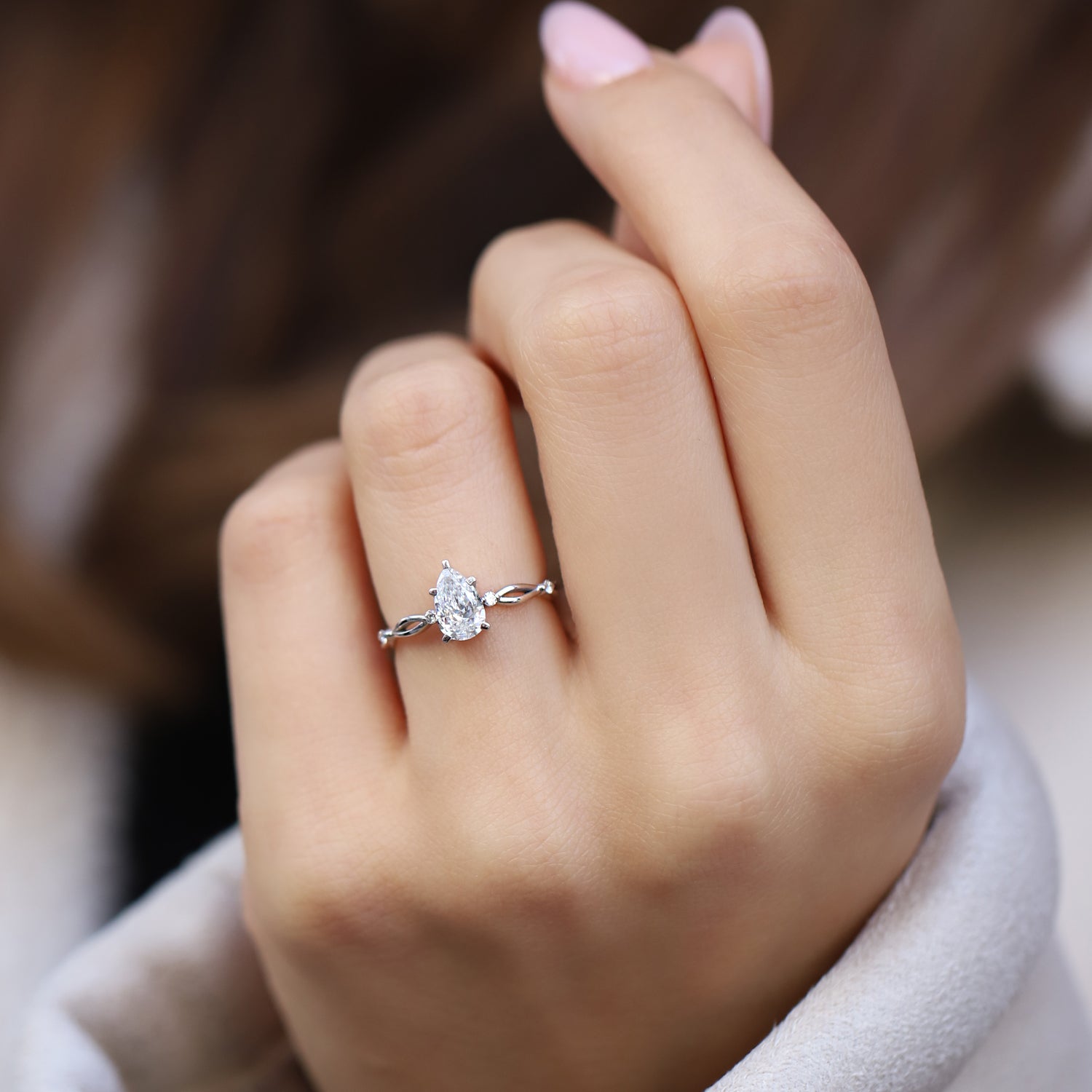 0.75 Karat D SI2 GIA Sertifikalı Nina Tasarım Damla Pırlanta Yüzük