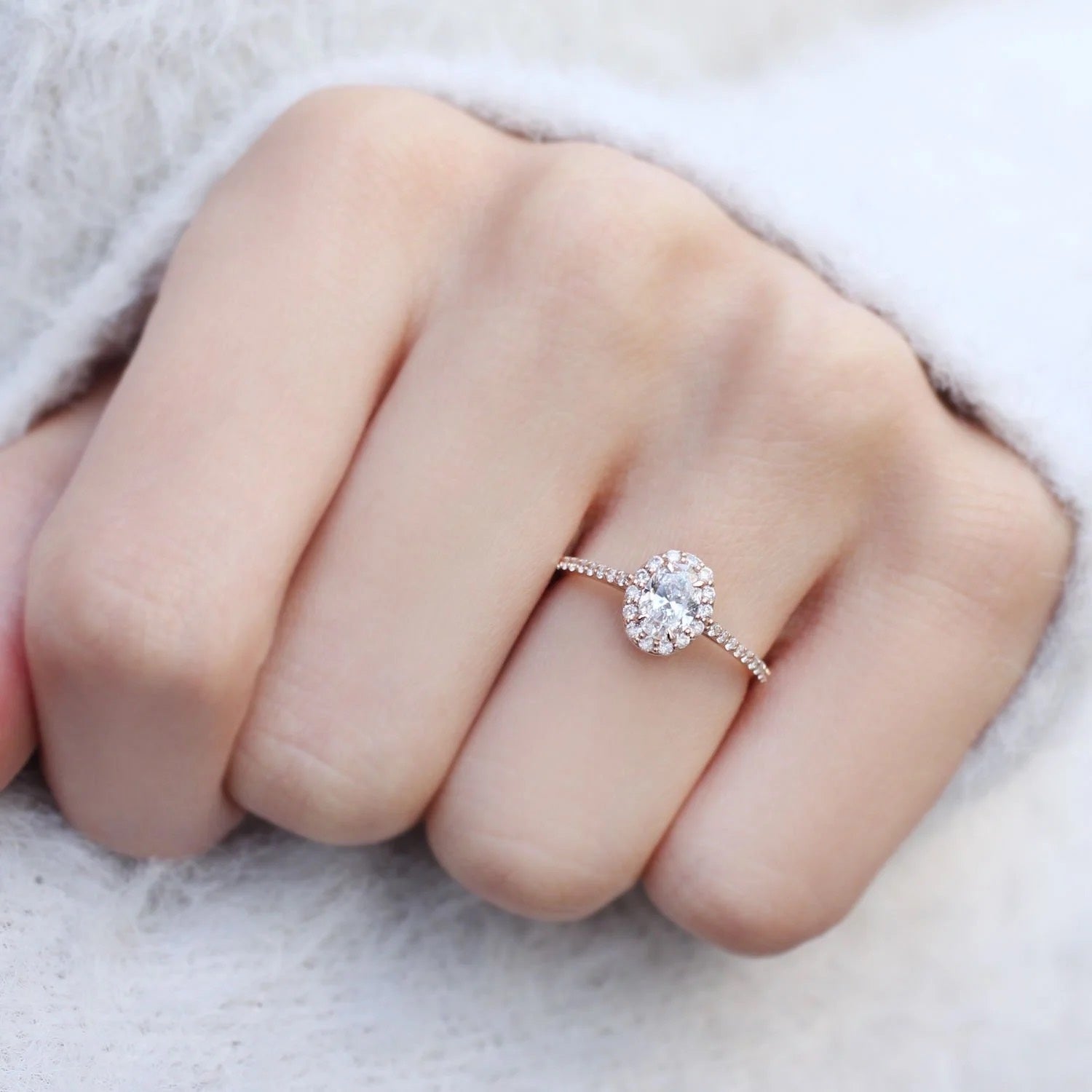 0.75 Karat Pırlanta Oval Tektaş Yüzük